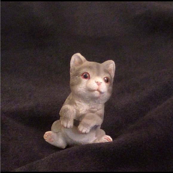 Gray Kitten Pot Hugger. So cute on plants, tanks & aquariums! You’ll love it! - Picture 8 of 13